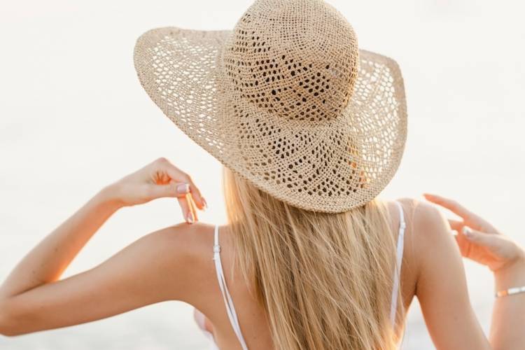 Woman with beach hat